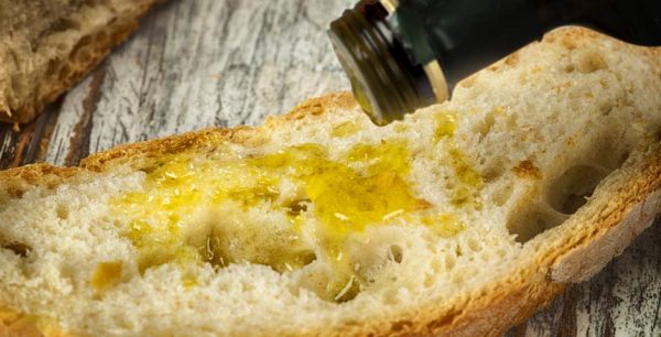 Olio Toscano su fetta di pane